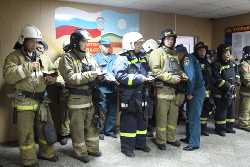 Построение и развод смены. Один день с пожарными СПСЧ г. Якутска, Фото с места события собственное
