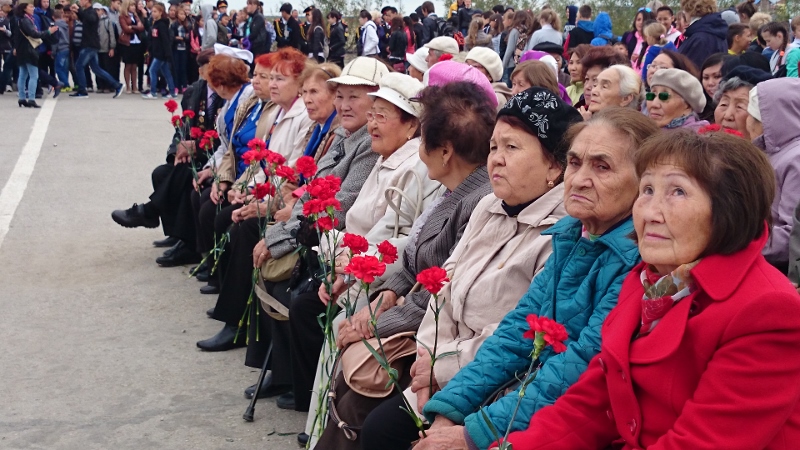 Выстрелом из сигнальной ракетницы ознаменовали начало Года участника ВОВ, Фото с места события собственное