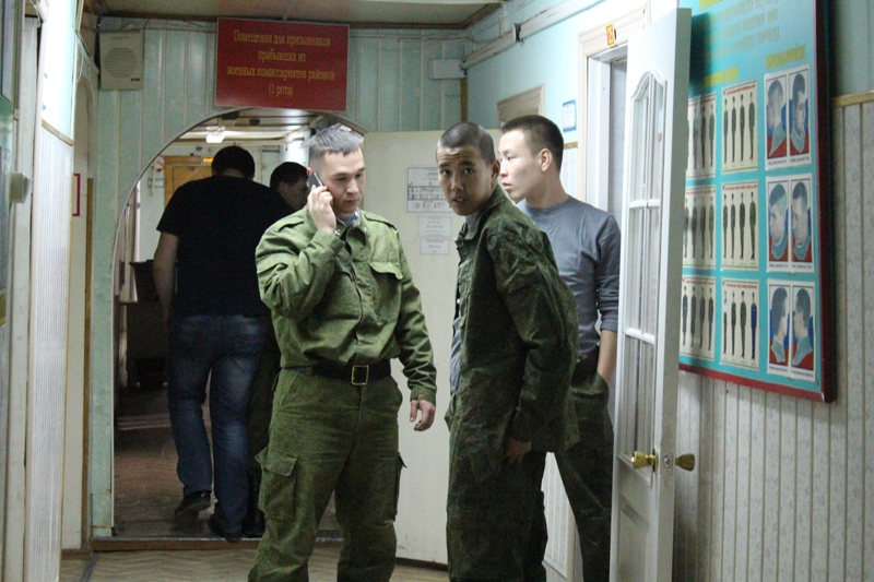 Ряды воздушно-десантных войск пополнили 32 призывника из Якутии, Фото с места события собственное
