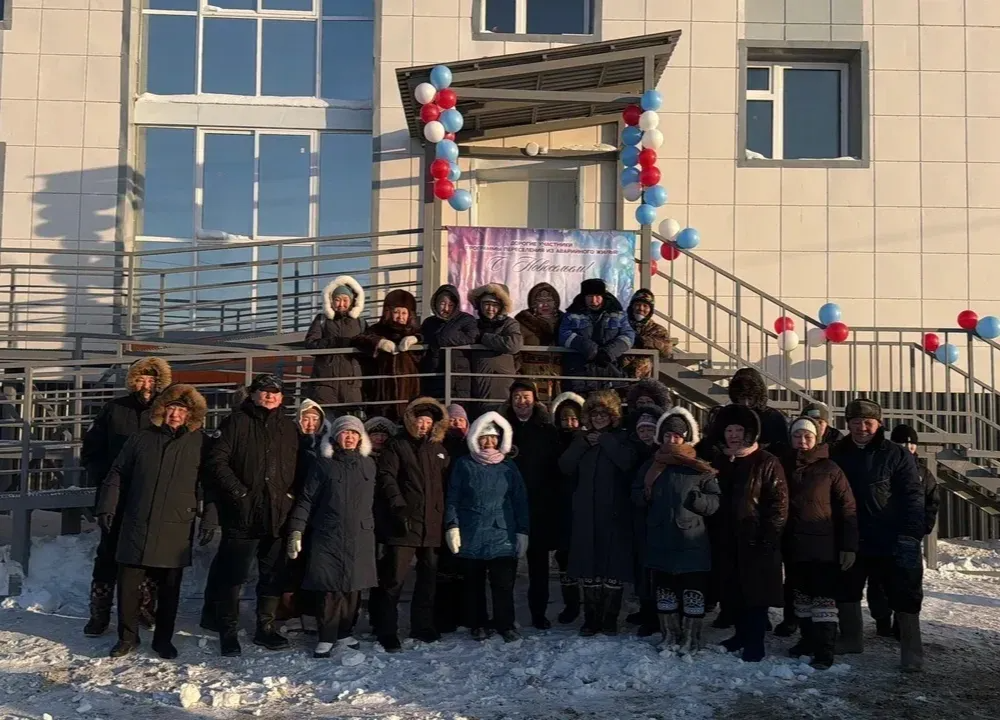 Глава Якутии вручил ключи новосёлам первого каменного дома в Анабарском улусе  Андрей Сорокин, ЯСИА