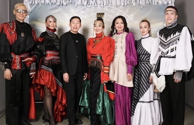 &quotТворение Айыы&quot: модный благотворительный показ прошел в Якутске Андрей Яковлев Аина Данилова