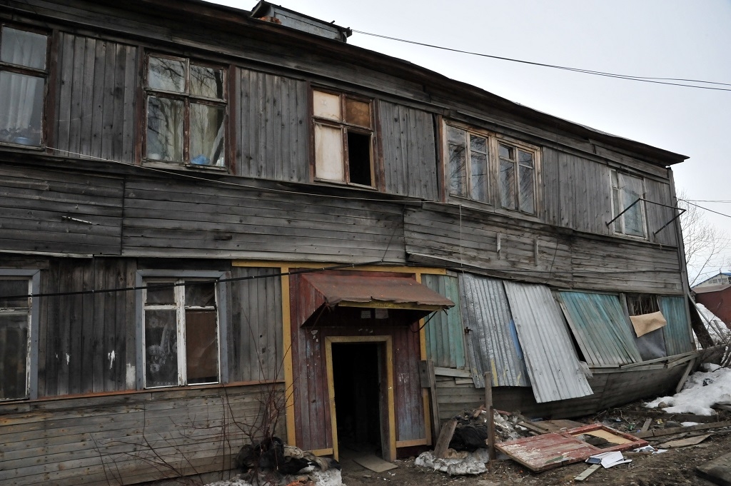 В Якутии прокуратура помогла переселить 8 семей из аварийного дома ИА SakhalinMediа