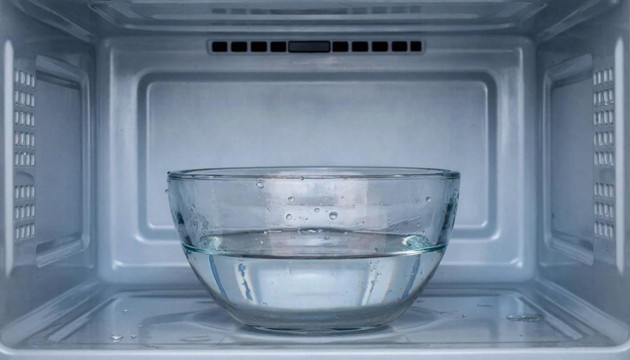  Создано при помощи ИИ