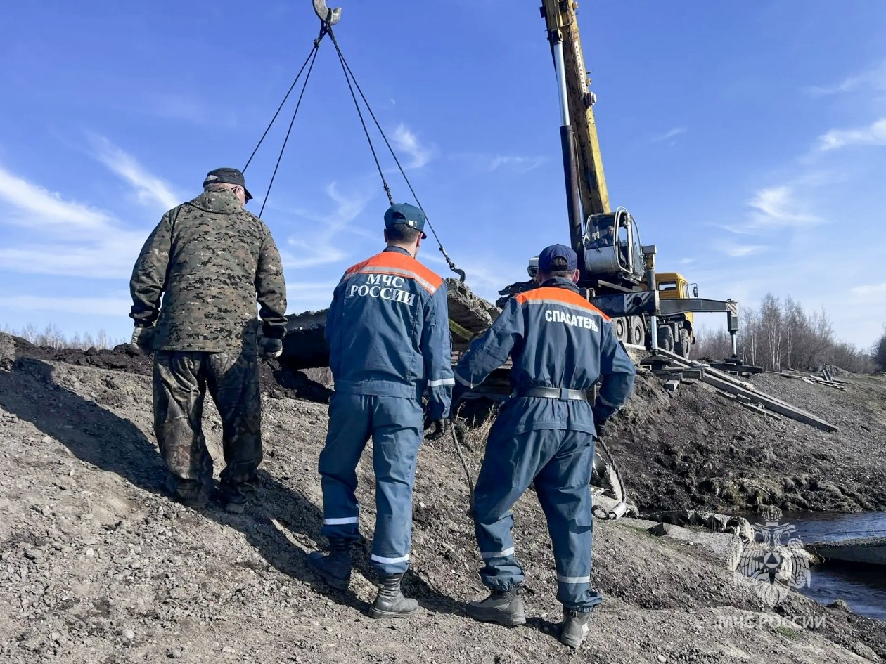 Взлетно-посадочная полоса аэропорта Зырянка полностью освободилась от воды пресс-служба МЧС по Якутии