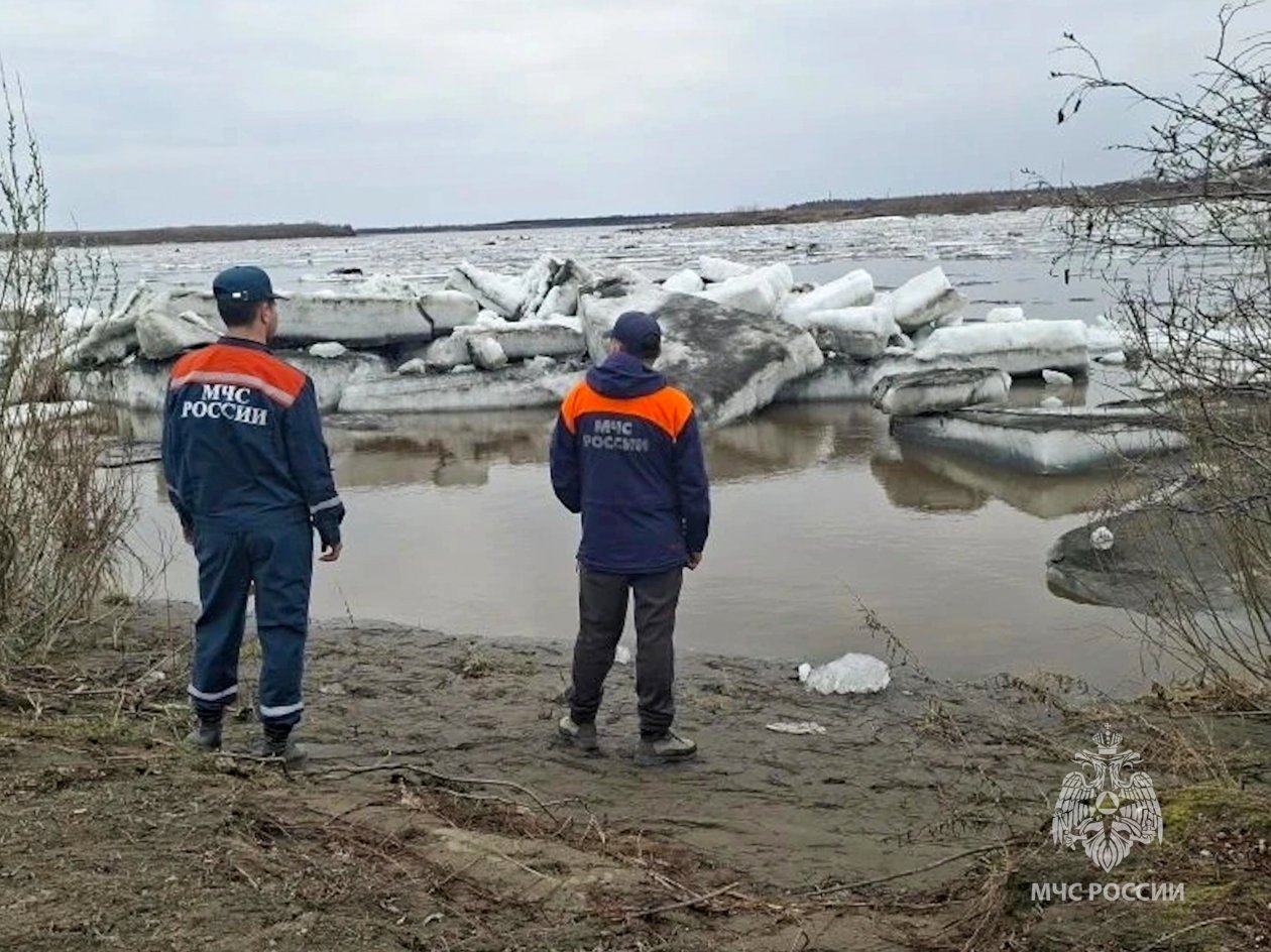 На реке Алдан сохраняются высокие уровни воды в Якутии пресс-служба МЧС по Якутии