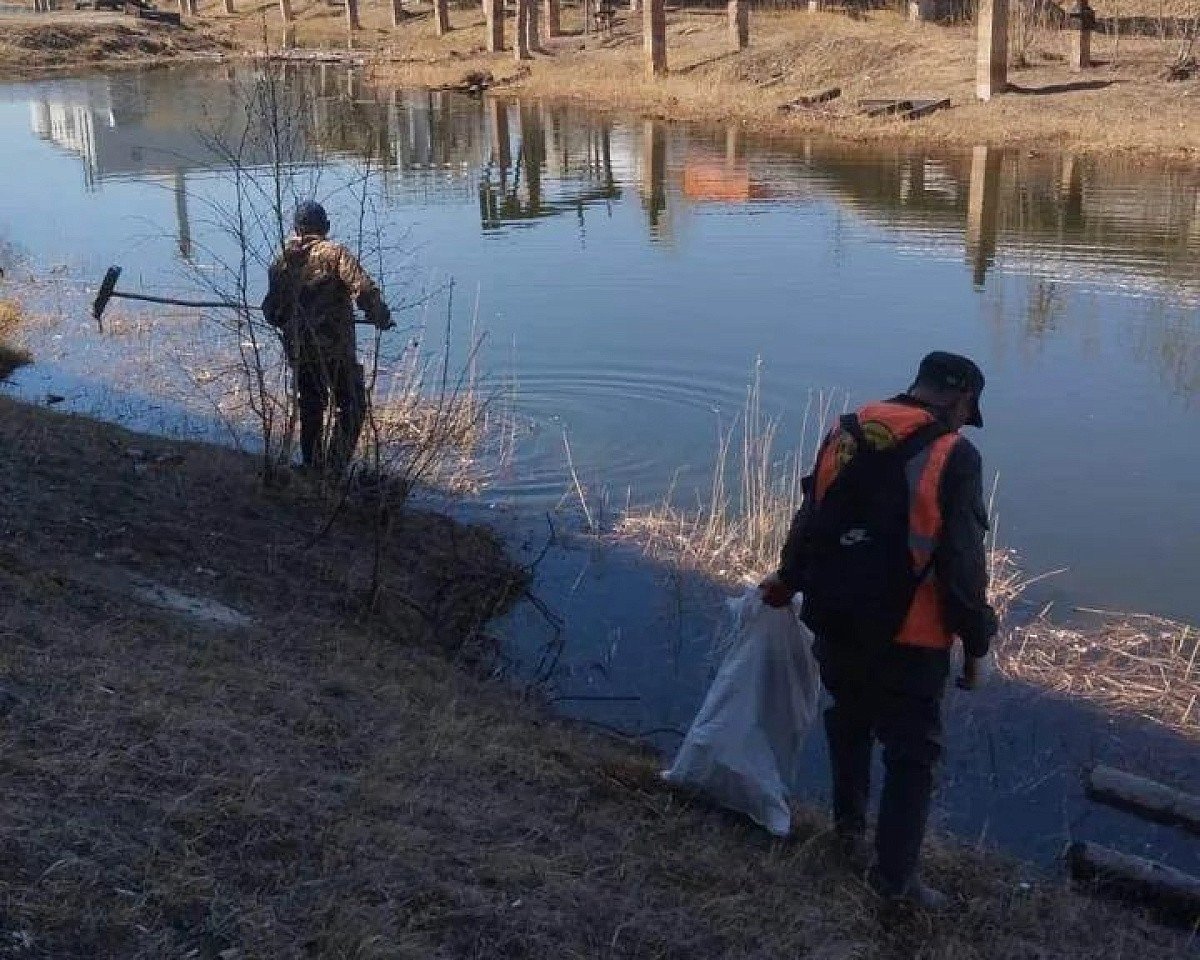 В Якутске продолжаются работы по очистке берегов водных объектов Окружная администрация Якутска