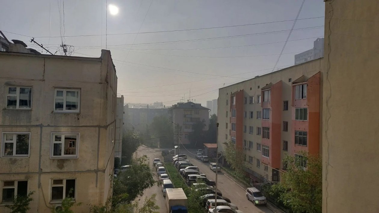 В Якутске на мусорном полигоне огонь перекинулся на соседний участок ИА YakutiaMedia