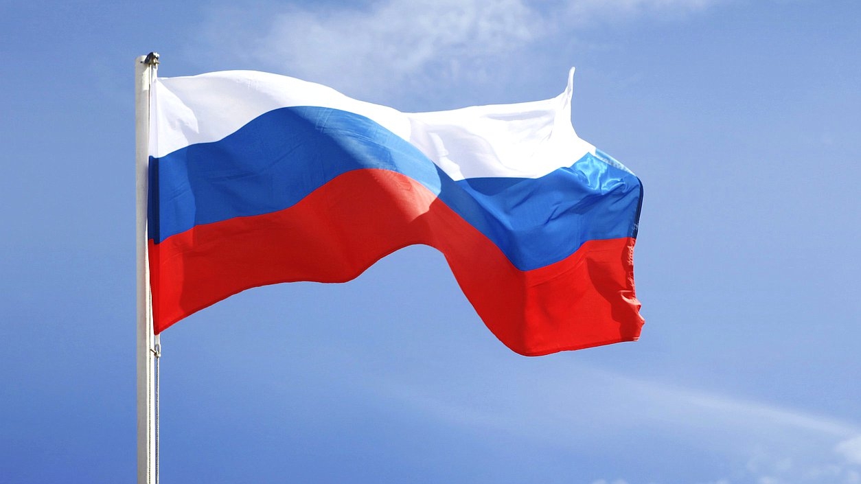В Якутске задержана похитительница государственных флагов duma.gov.ru