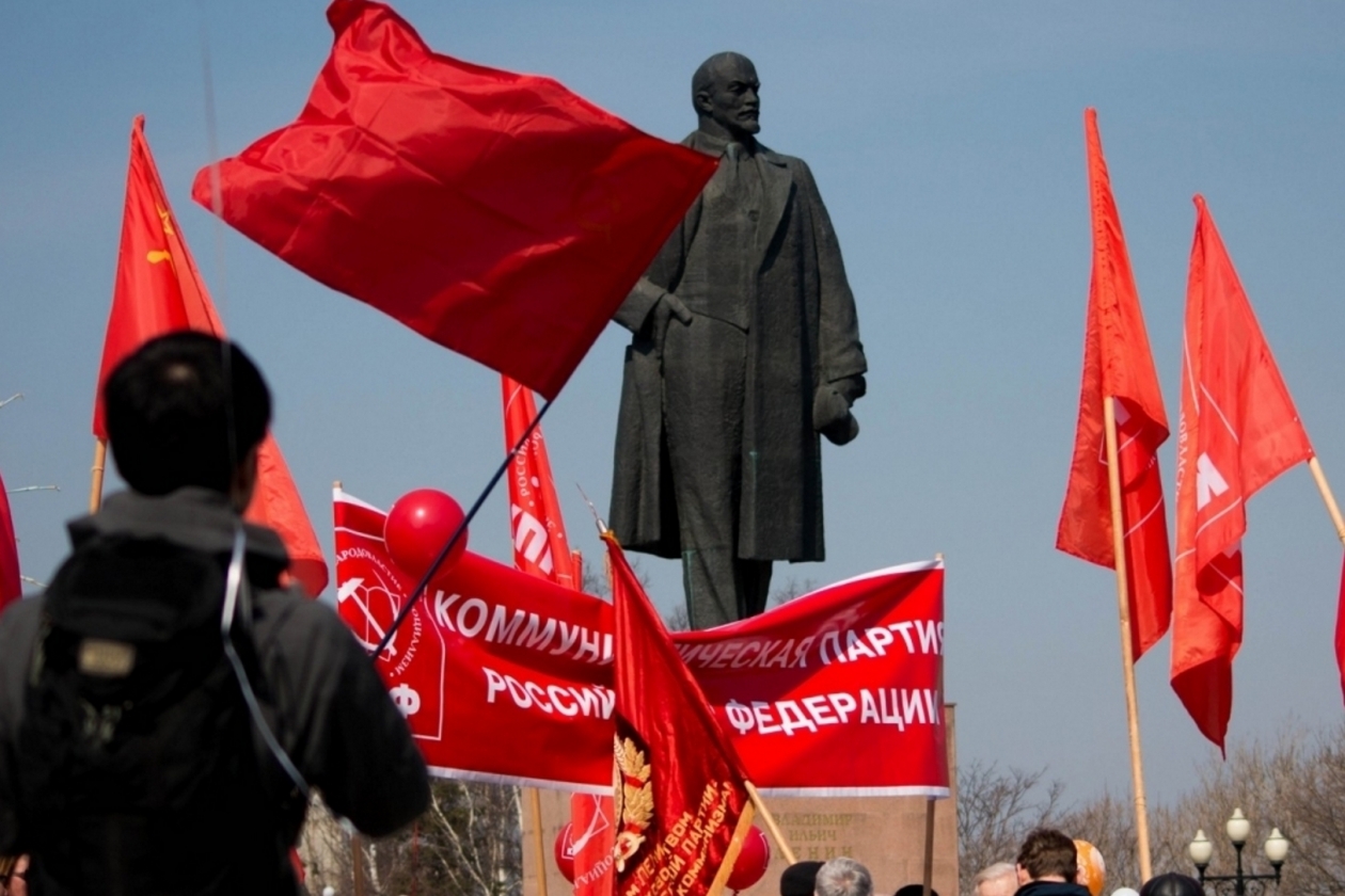 Памятник Ленину в Южно-Сахалинске, КПРФ, коммунисты Денис Таушканов, ИА SakhalinMedia