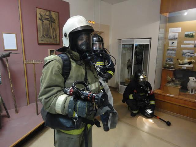 Из Музея истории и культуры народов Севера от огня спасли двух человек в Якутске, Фото с места события из других источников