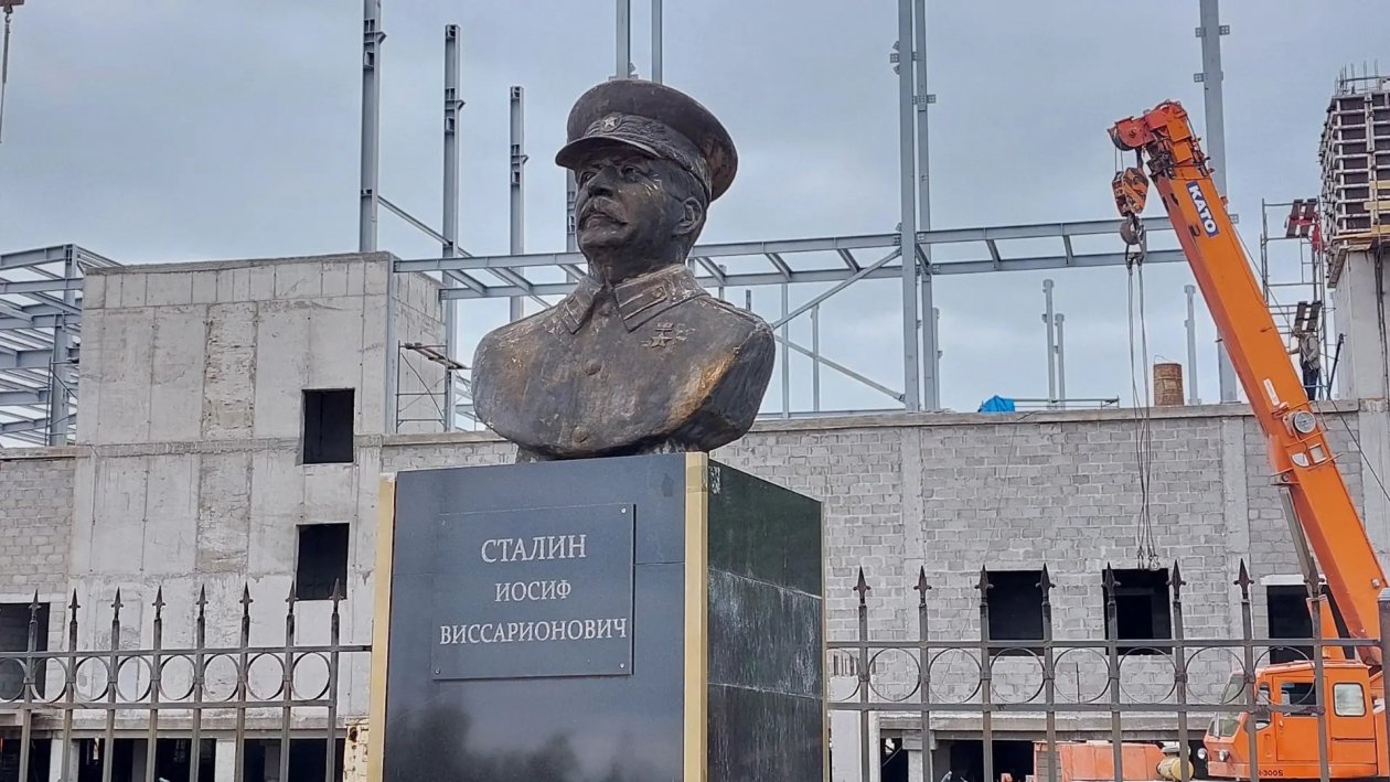 В Якутии установлены семь памятников Сталину