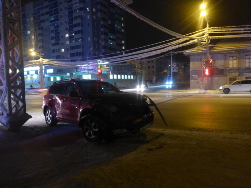 "Скорая" налетела на автомашину в Якутске, Фото с места события из других источников
