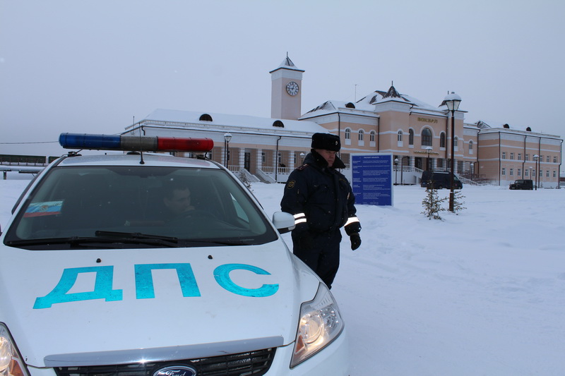 Террористы захватили здание железнодорожного вокзала в якутском поселке, Фото с места события из других источников