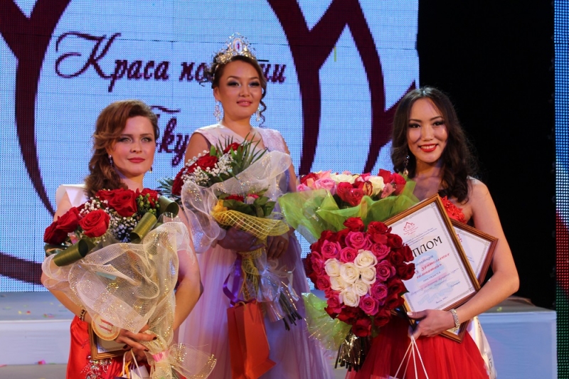 Обладательницей титула "Краса полиции Якутии" стала психолог Светлана Наумова, Фото с места события из других источников