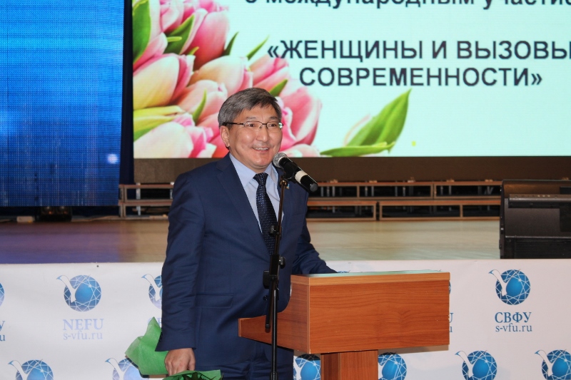 Научная конференция "Женщины и вызовы современности" открылась в Якутске, Фото с места события собственное
