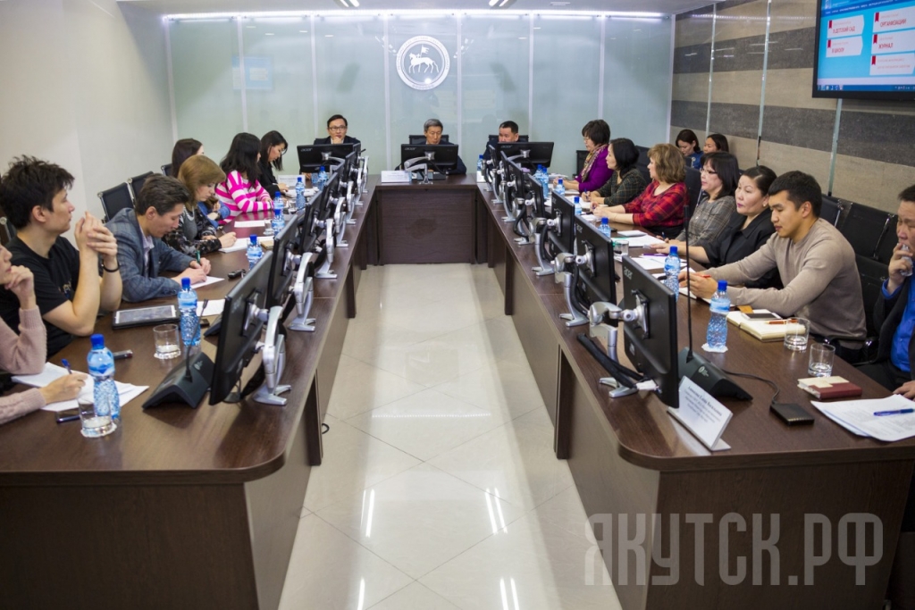 Родители могут записать своих детей в детские сады и школы Якутии через интернет, Фото с места события из других источников