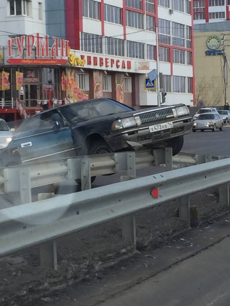 Последствия ураганного ветра в Якутске, Фото с места события собственное
