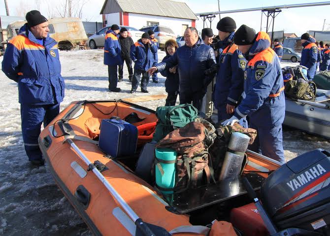 Более 180 спасателей Якутии готовы к весеннему половодью , Фото с места события из других источников