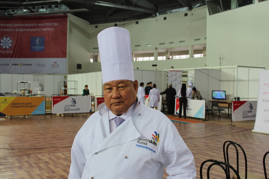 Участники WorldSkills в Якутии готовят шоколадные фигурки, бисквитный торт с муссом, Фото с места события собственное