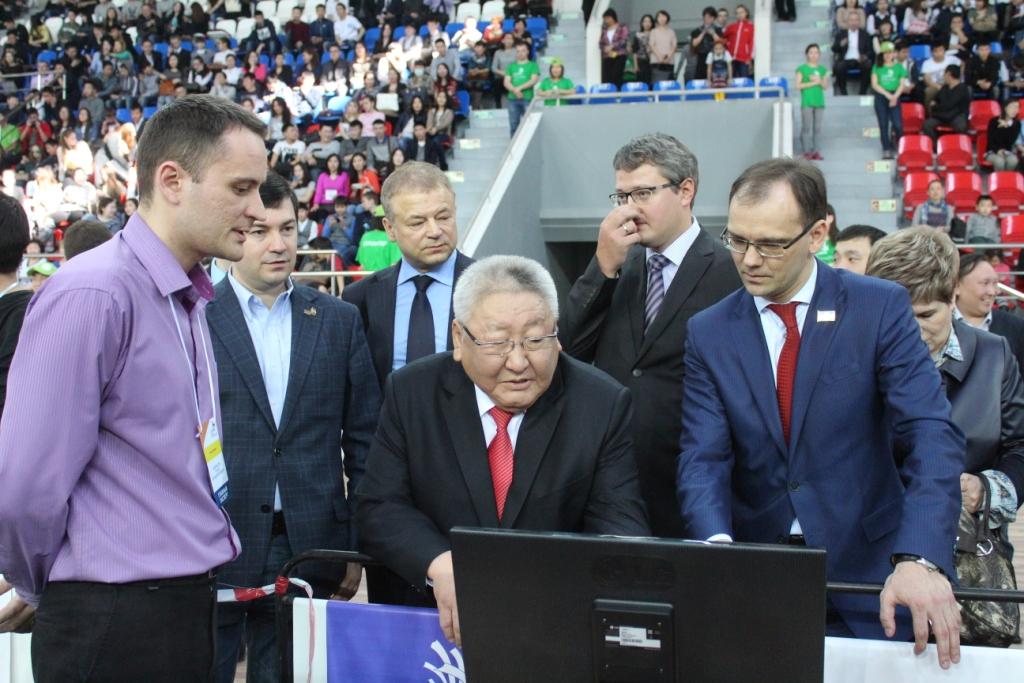 Егор Борисов оценил работы участников полуфинала WorldSkillsRussia-2015, Фото с места события собственное