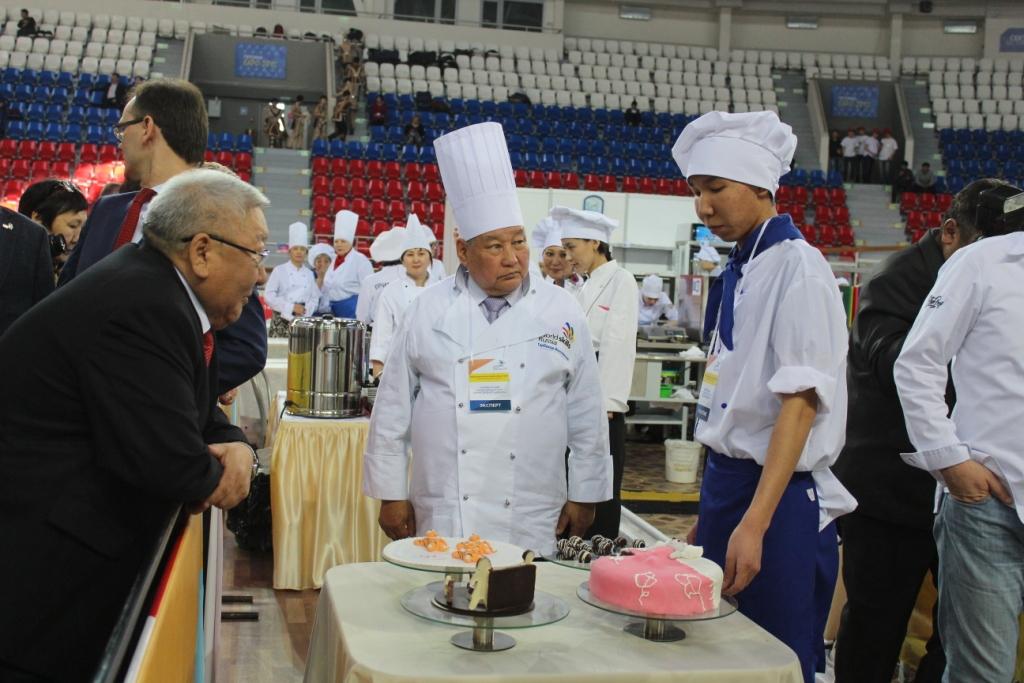 Егор Борисов оценил работы участников полуфинала WorldSkillsRussia-2015, Фото с места события собственное