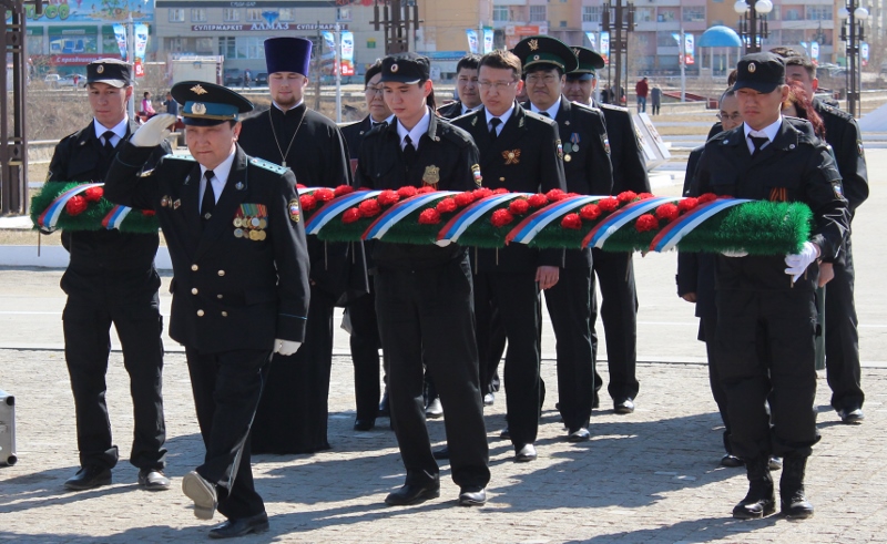 Якутские судебные приставы почтили память воинов, павших за родину, Фото с места события собственное