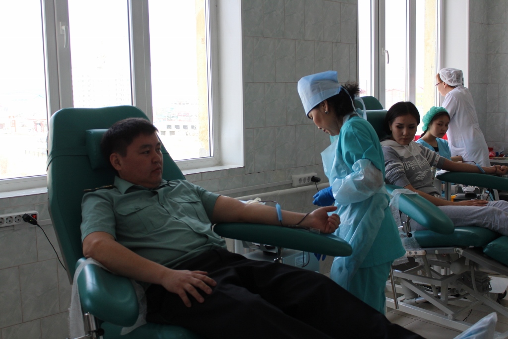 Кровь судебных приставов поможет спасти жизни якутян