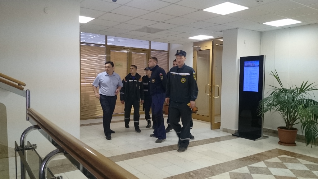 Из-за угрозы теракта эвакуировали людей из здания Госсобрания Ил Тумэн 