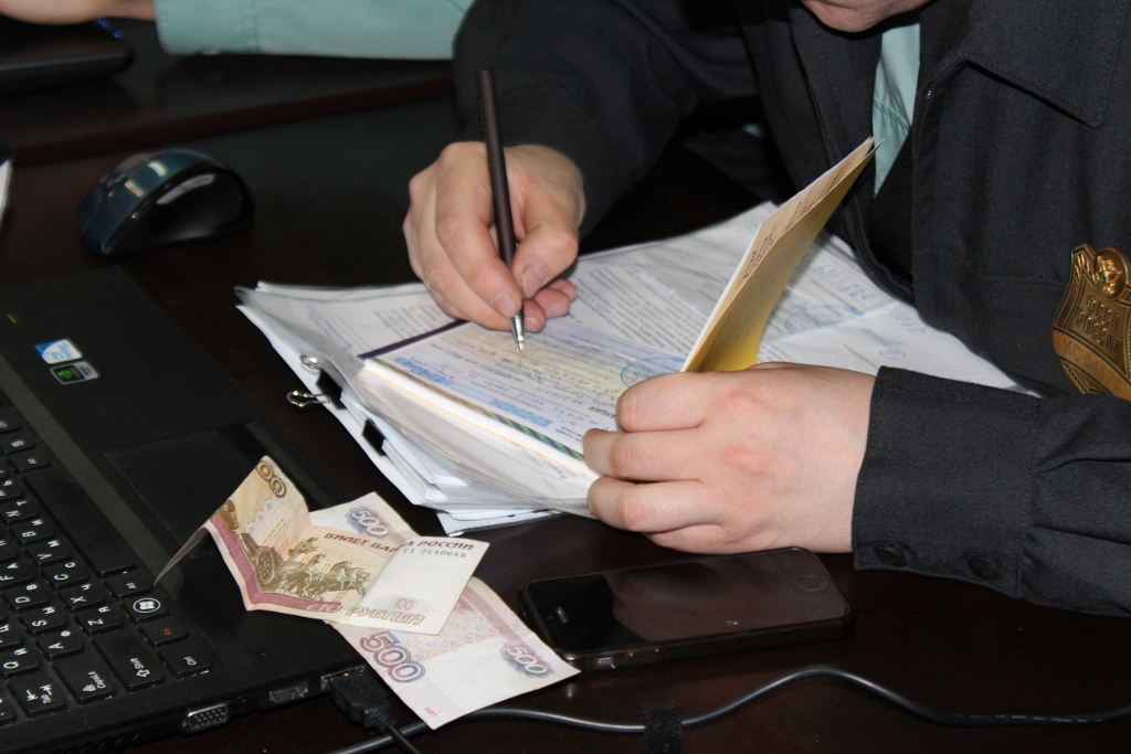 Якутяне перед вылетом в отпуск расплатились с долгами