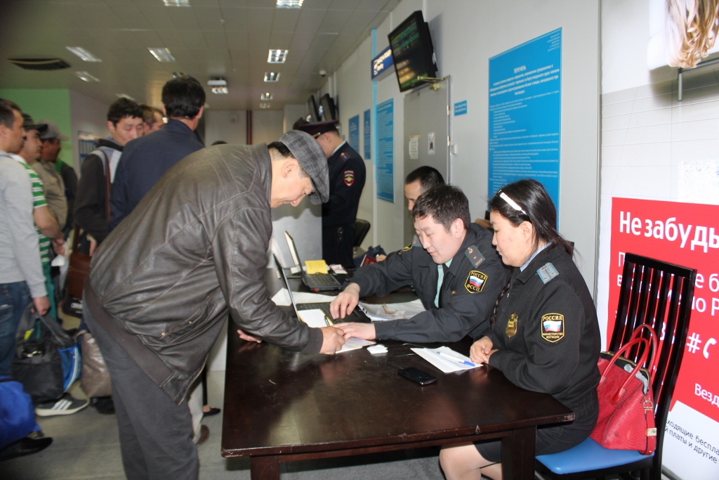 Якутяне перед вылетом в отпуск расплатились с долгами