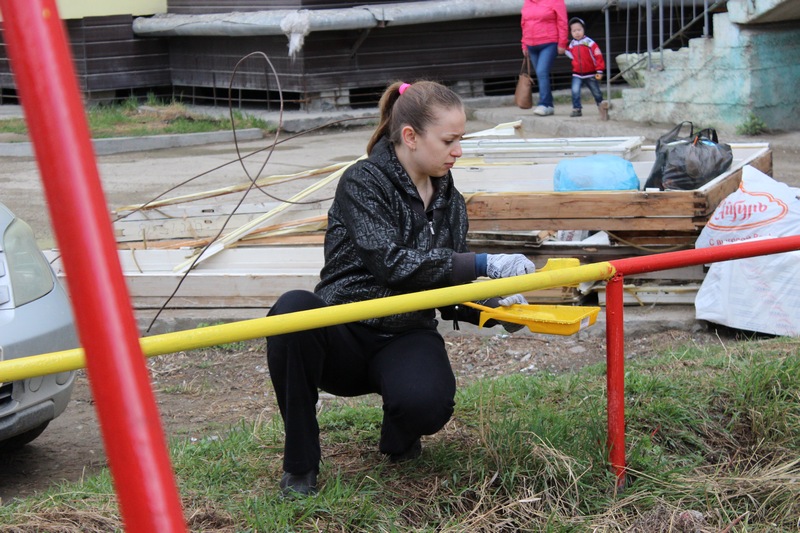 Резиденты Якутского бизнес-инкубатора отреставрировали детскую площадку