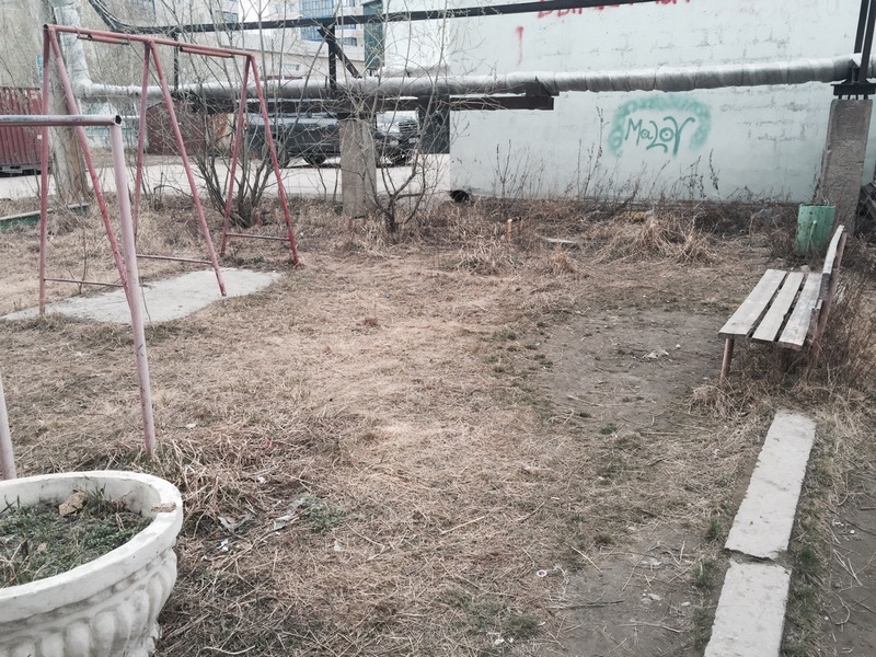 Резиденты Якутского бизнес-инкубатора отреставрировали детскую площадку