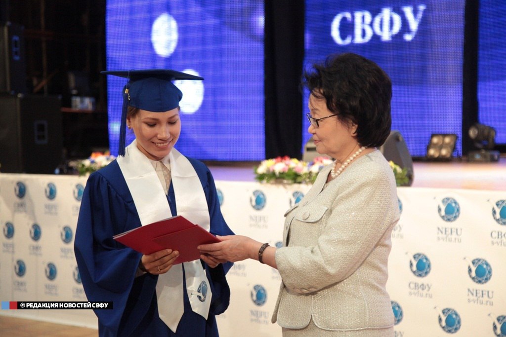Около 500 выпускников СВФУ получили красные дипломы