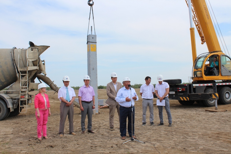 Торжественный митинг по случаю забивки первой сваи индустриального парка