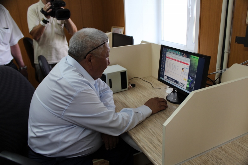 Визит главы Якутии в Капитоновский дом-интернат для престарелых и инвалидов (ФОТО)