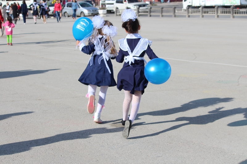 Школы Якутска распахнули свои двери для 4,5 тысяч первоклассников