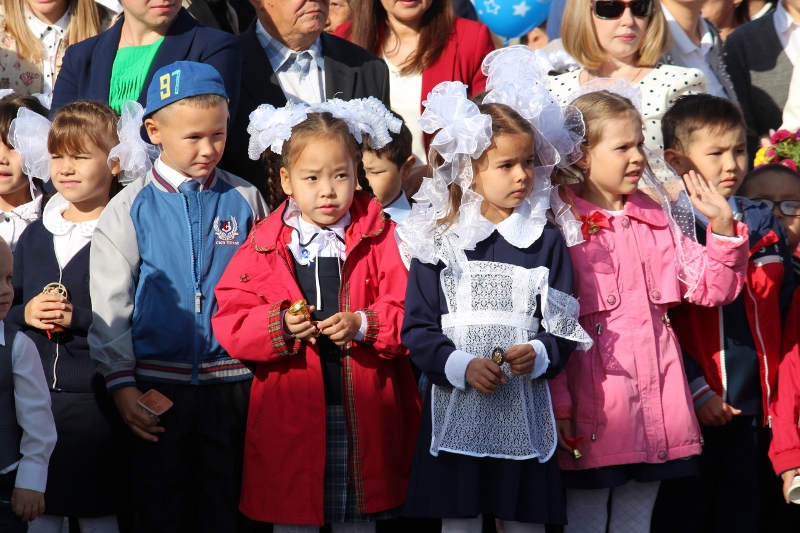 Школы Якутска распахнули свои двери для 4,5 тысяч первоклассников