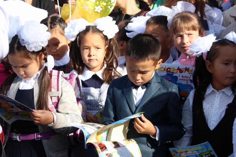 Школы Якутска распахнули свои двери для 4,5 тысяч первоклассников