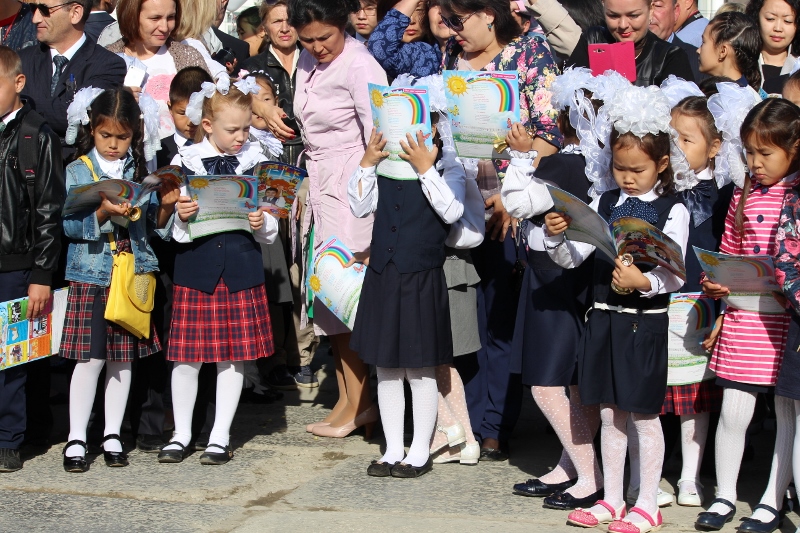 Школы Якутска распахнули свои двери для 4,5 тысяч первоклассников