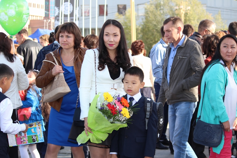 Школы Якутска распахнули свои двери для 4,5 тысяч первоклассников