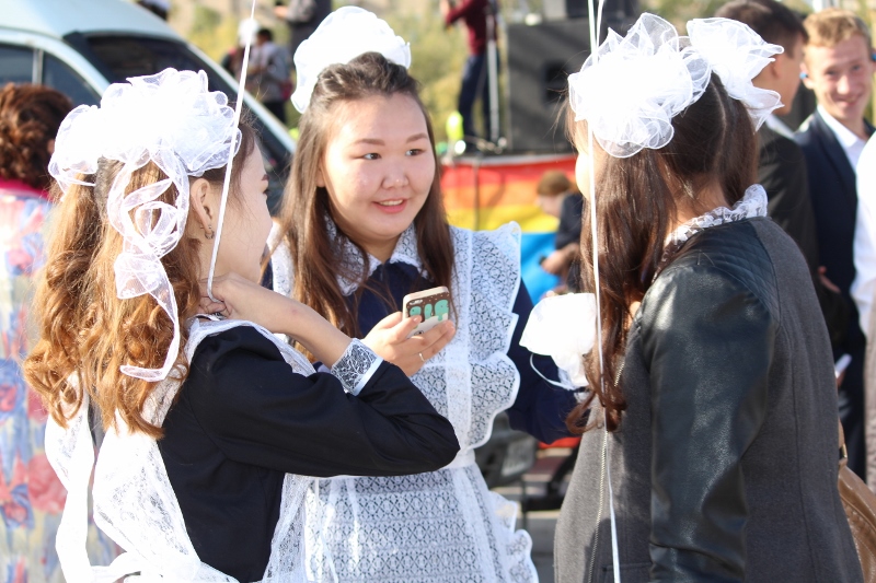 Школы Якутска распахнули свои двери для 4,5 тысяч первоклассников