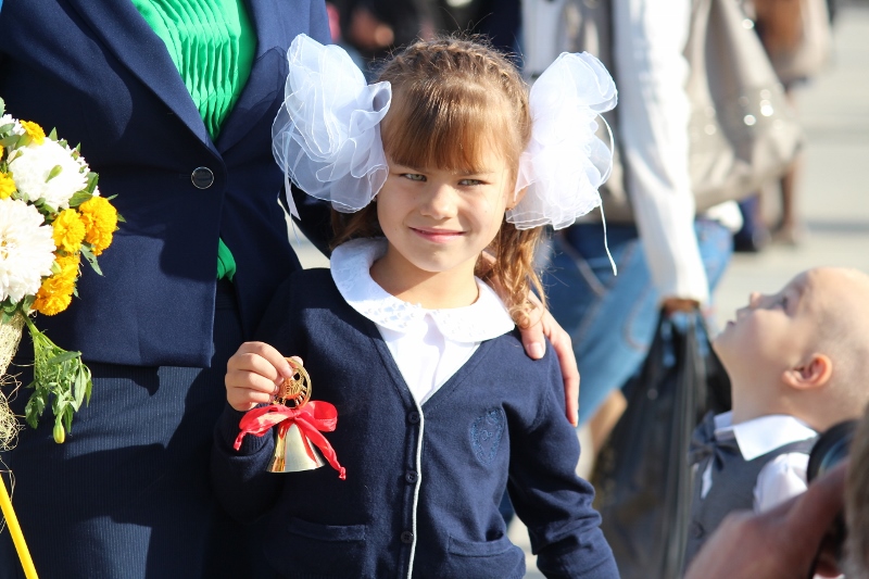 Школы Якутска распахнули свои двери для 4,5 тысяч первоклассников