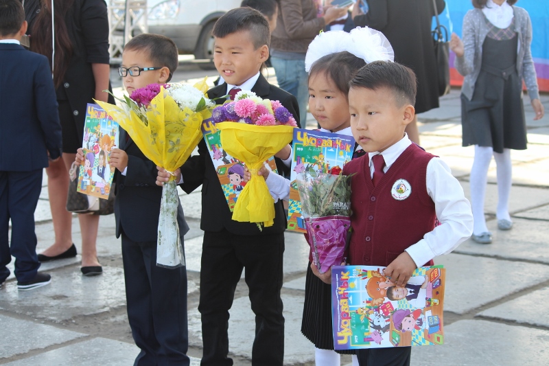 Школы Якутска распахнули свои двери для 4,5 тысяч первоклассников