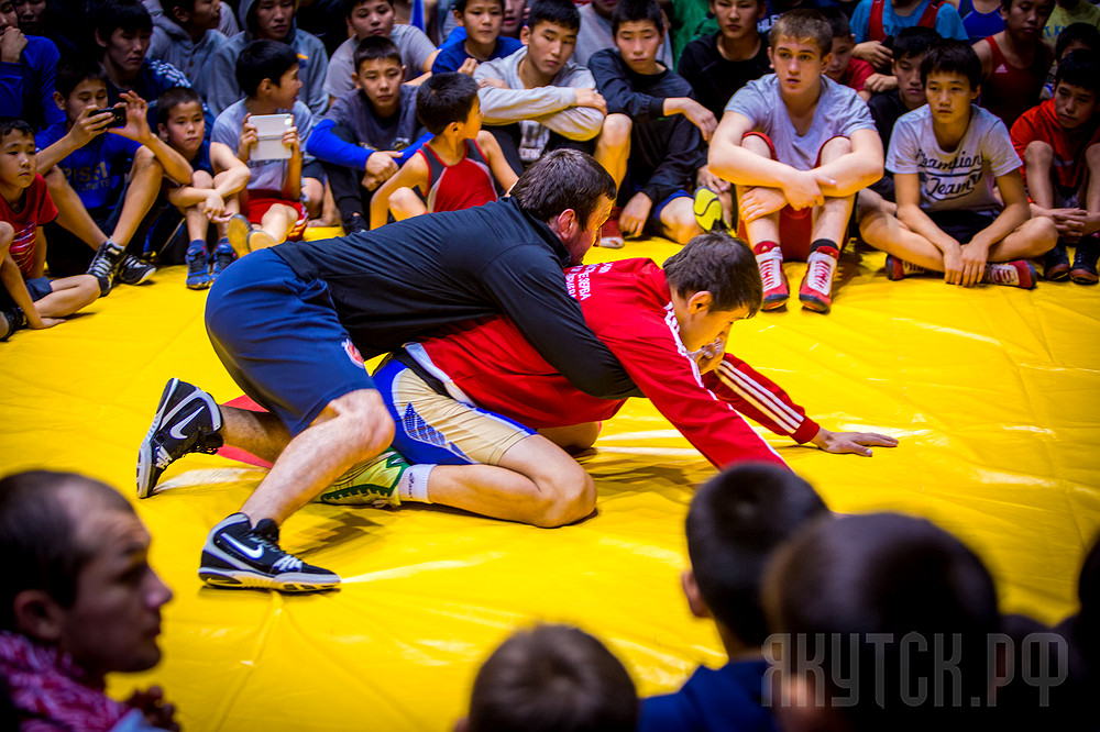 Денис Царгуш, Алан Хугаев и Виктор Лебедев провели мастер-классы по борьбе в Якутске