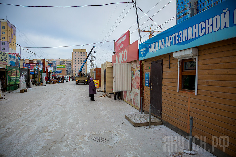 С территории крестьянского рынка в Якутске вывезено 40% незаконных ларьков