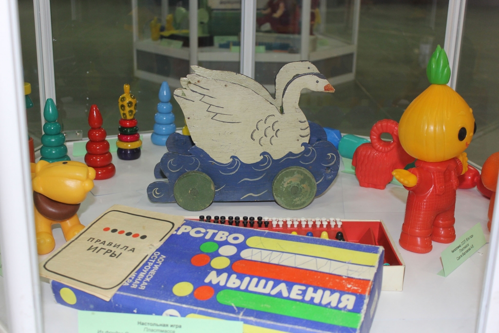 Выставка старинных и современных игрушек проходит в Якутске