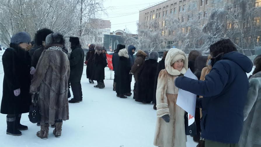 Дети войны и дальнобойщики вышли на пикет в Якутске