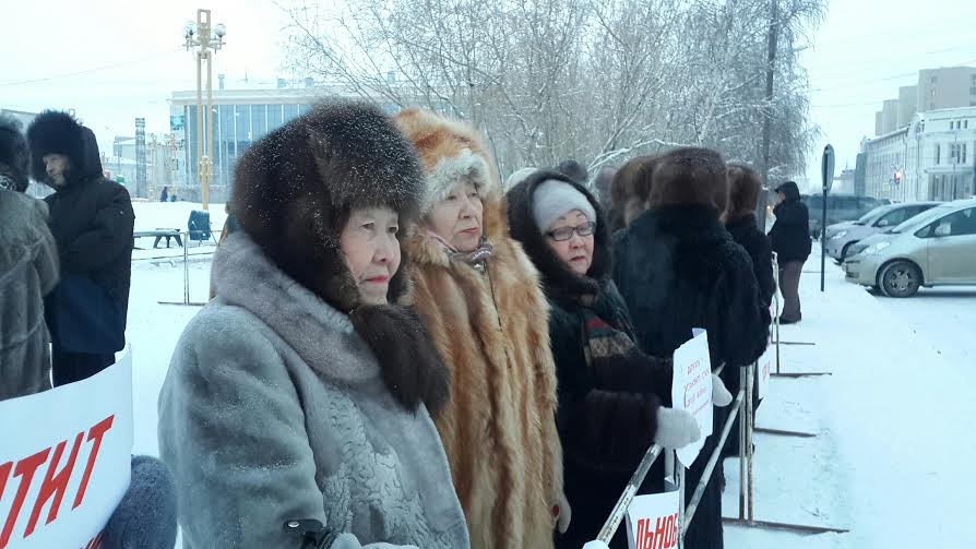 Дети войны и дальнобойщики вышли на пикет в Якутске