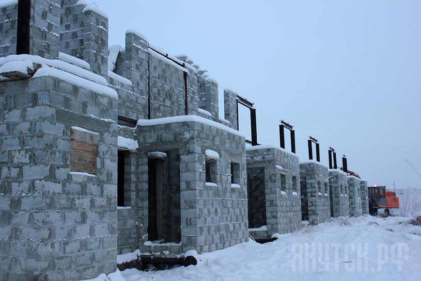Незаконно построенный дом снесли в Якутске