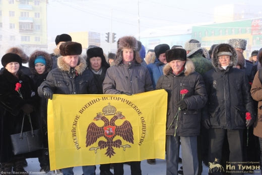 Якутяне возложили цветы к мемориальному комплексу городу-герою Ленинграду